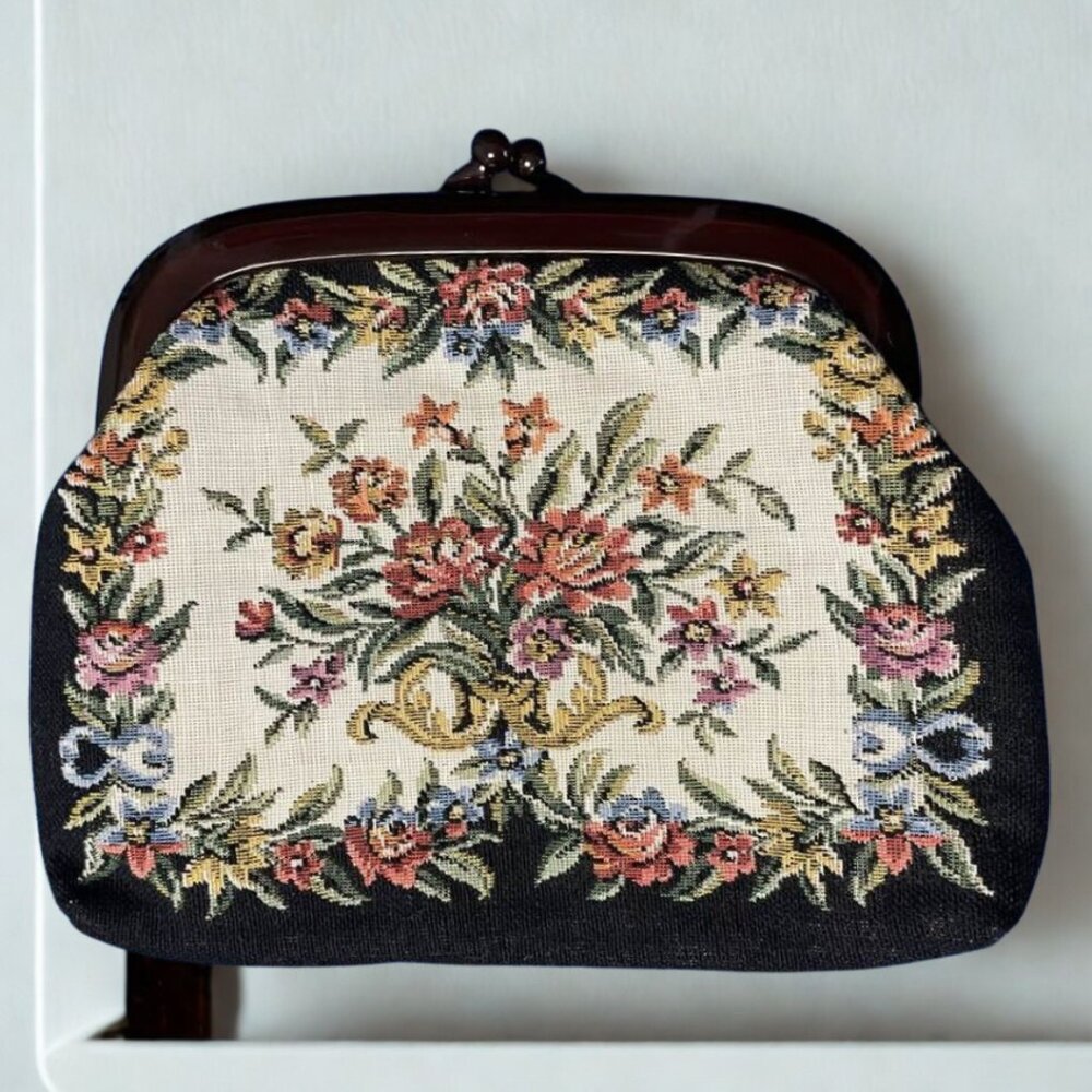 VINTAGE Floral Tapestry Clutch Bag Brown Lucite Frame Kiss Lock MCM Hong Kong - Picture 2 of 9
